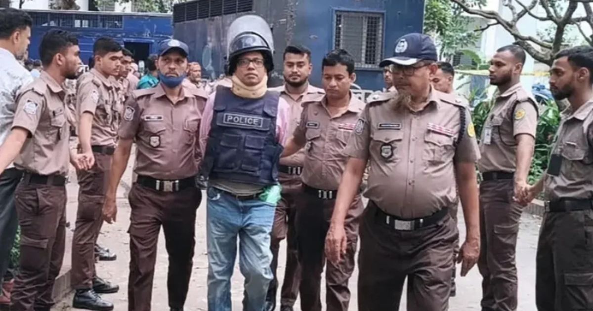 ‘ভয় পাইছে, ভয় পাইছে’: সাক্ষীর উদ্দেশ্যে পলক