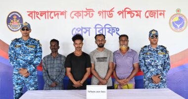 সুন্দরবনে কোর্সগার্ডের অভিযান, সম্রাট বাহিনীর কবল থেকে ৪ জেলে উদ্ধার