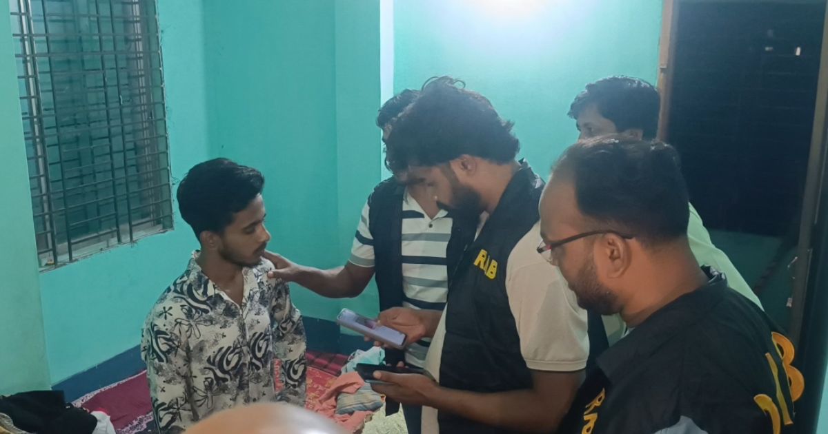 ভাড়া বাড়ি থেকে র‍্যাবের জালে দুর্ধর্ষ সাইবার অপরাধী আটক