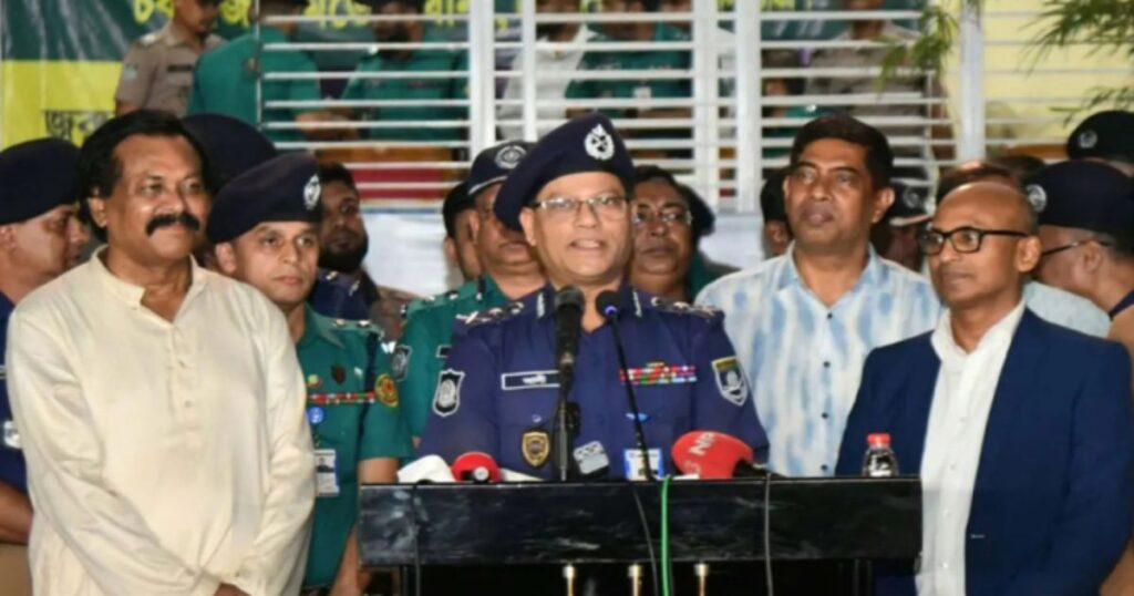 দেশজুড়ে ৩৩ হাজারের বেশি পূজামণ্ডপে শান্তিপূর্ণভাবে পূজা-অর্চনা চলছে: আইজিপি