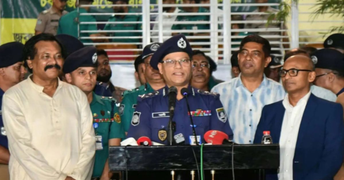 দেশজুড়ে ৩৩ হাজারের বেশি পূজামণ্ডপে শান্তিপূর্ণভাবে পূজা-অর্চনা চলছে: আইজিপি