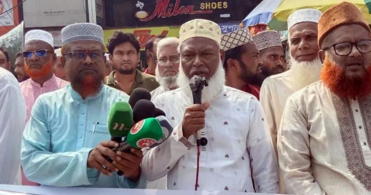 ‘দায়িত্ব পালন করতে না পারলে হাতে চুড়ি পরে বসে থাকেন’: ডিসিকে জামায়াত নেতা