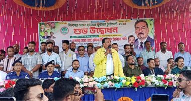 লালমোহনে ‘স্পিকার মেজর হাফিজ ফুটবল টুর্নামেন্ট'র শুভ উদ্বোধন