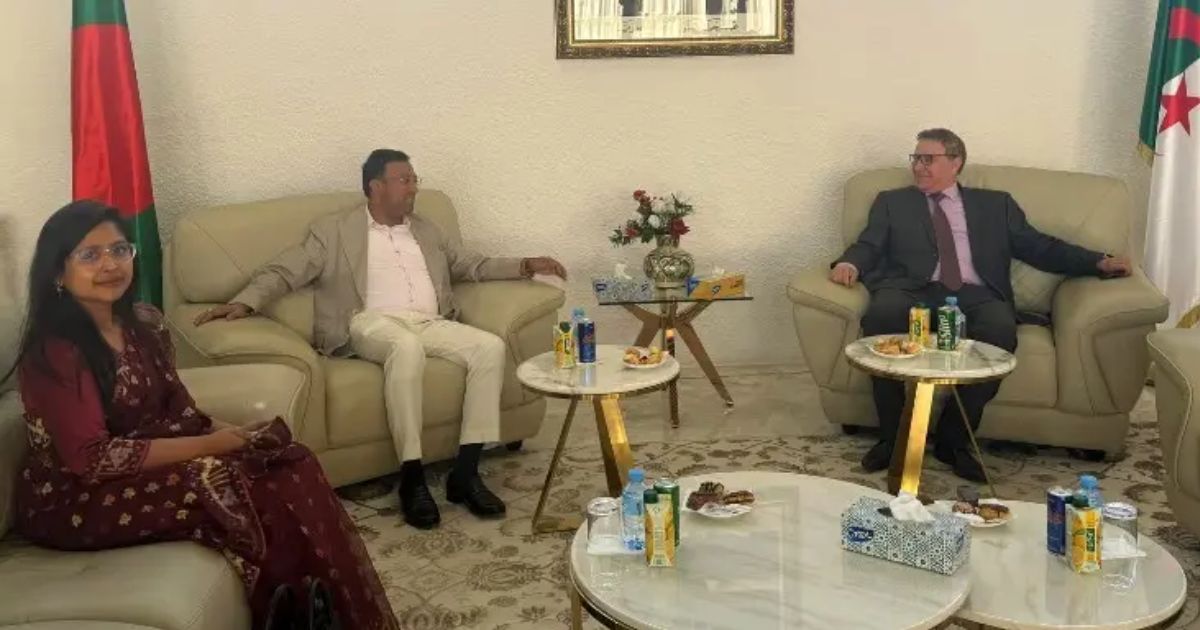 জ্বালানি, কৃষি ও বাণিজ্যে সহযোগিতা বাড়াতে এবং দ্বিপক্ষীয় সম্পর্ক জোরদারে আলজেরিয়া পৌঁছেছেন পররাষ্ট্র প্রতিমন্ত্রী হুমায়ুন কবির