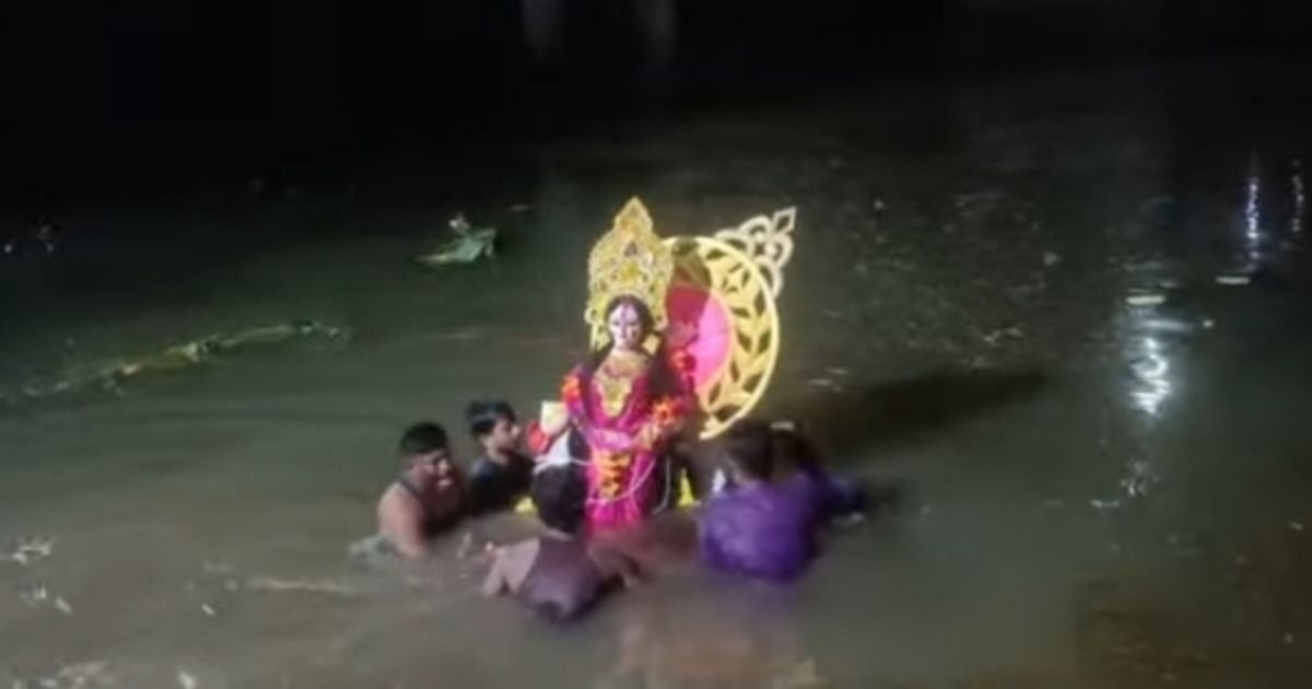 বিসর্জনের মধ্য দিয়ে শেষ হলো শারদীয় দুর্গোৎসব