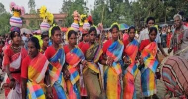 ধামইরহাটে ঢোলের তালে নেচে গেয়ে কারাম উৎসব পালিত