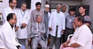 হাসপাতালে চিকিৎসাধীন ভূমিমন্ত্রীকে দেখতে গেলেন রাষ্ট্রপতি মির্জা ফখরুল ইসলাম আলমগীর