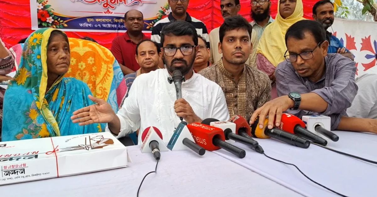 মিশনের মায়ের হাতে নিয়োগপত্র তুলে দিলেন রাশেদ খাঁন