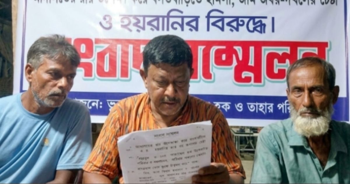 ধামইরহাটে আদালতের রায় অমান্য করে বসতবাড়িতে হামলাকারীর বিরুদ্ধে ভুক্তভুগির সংবাদ সম্মেলন