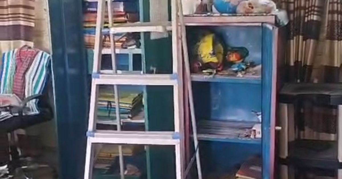 সরকারি প্রাথমিক বিদ্যালয়ে চুরি, লুট মালামাল