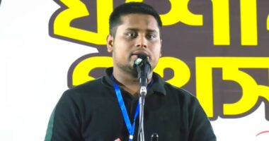 যশোরের পথসভায় হাসনাতের অভিযোগ দেশের নিরাপত্তাহীনতা নিয়ে কথা বললে সরকার পুলিশ দিয়ে তুলে নিয়ে যায়