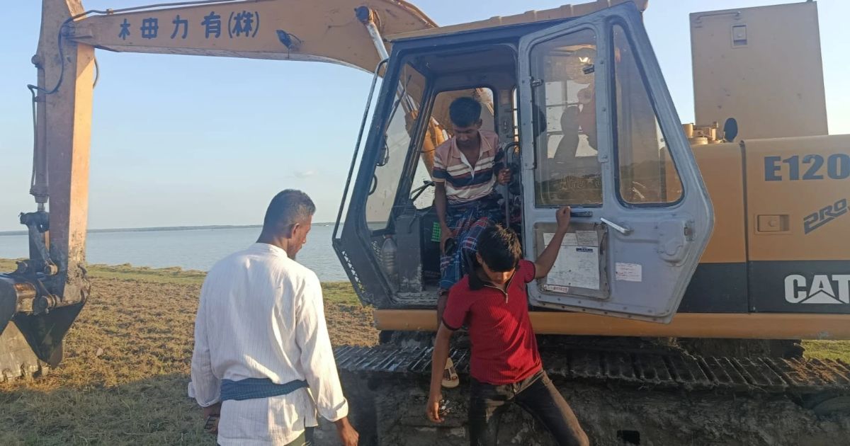 কৃষকের ছদ্মবেশে ভূমি কর্মকর্তার অভিযান, অবৈধভাবে মাটি কাটায় লাখ টাকা জরিমানা
